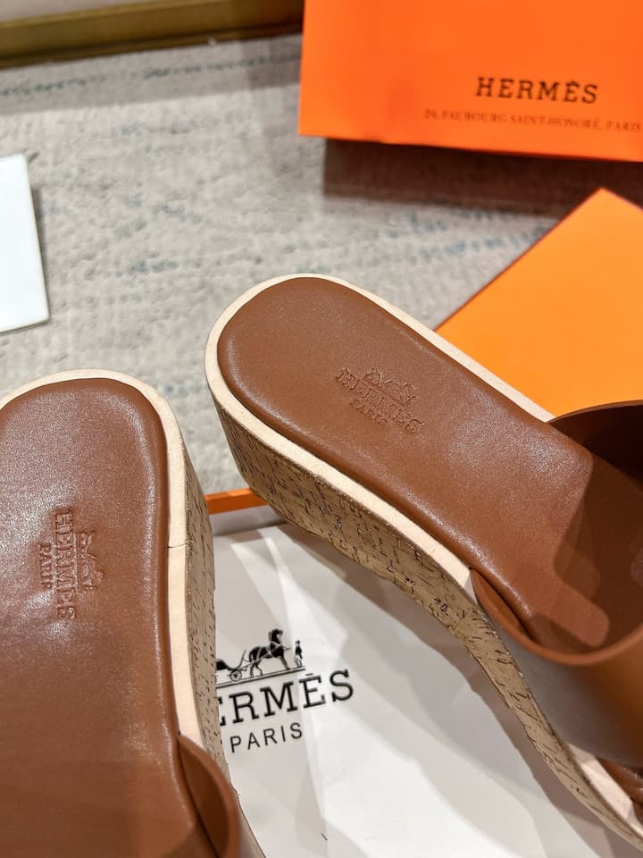Hermès 2024 Spring/Summer Wedge Sandals – 2024 Spring/Summer Collection in White Leather