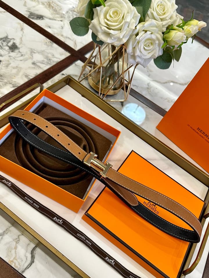 Hermès Classic Leather Belt – 2.5cm in Tan Textured With Polished Gold Buckle