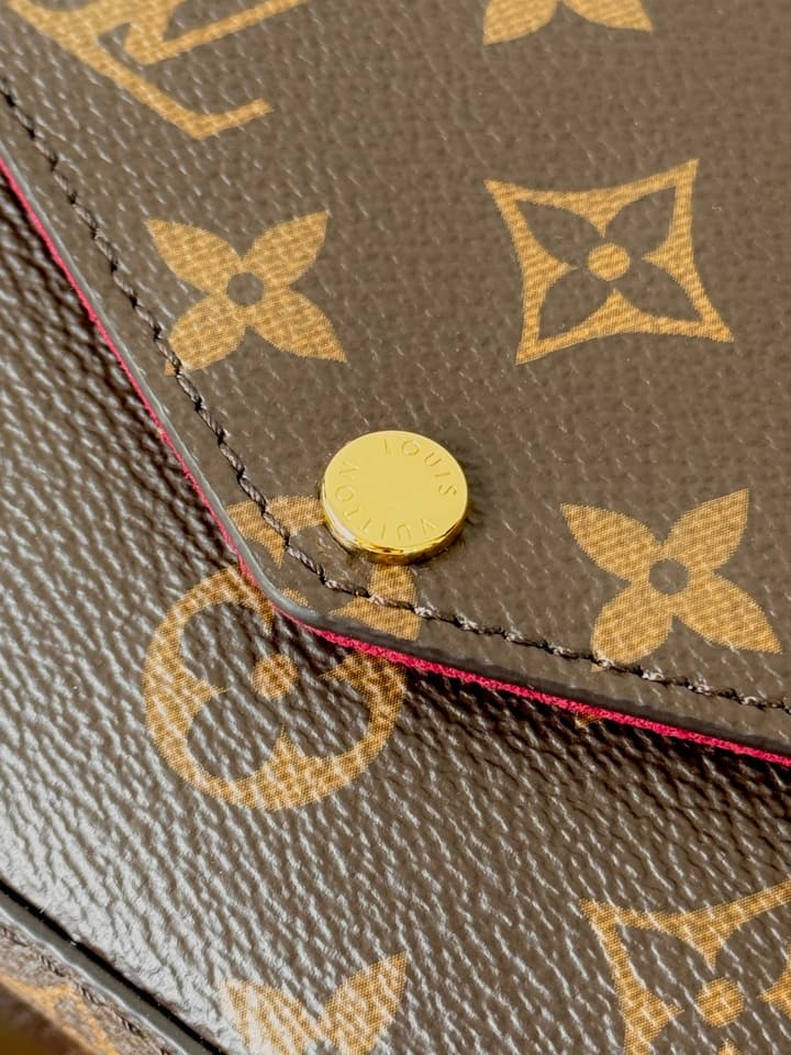 Louis Vuitton Pochette Felicie Monogram Chain Bag in Monogram Canvas With Pink Interior