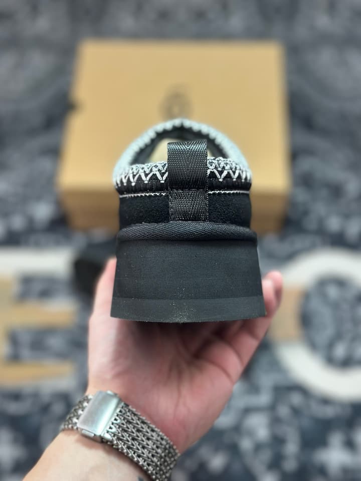 UGG Tazz Platform Snow Boots in Classic Black