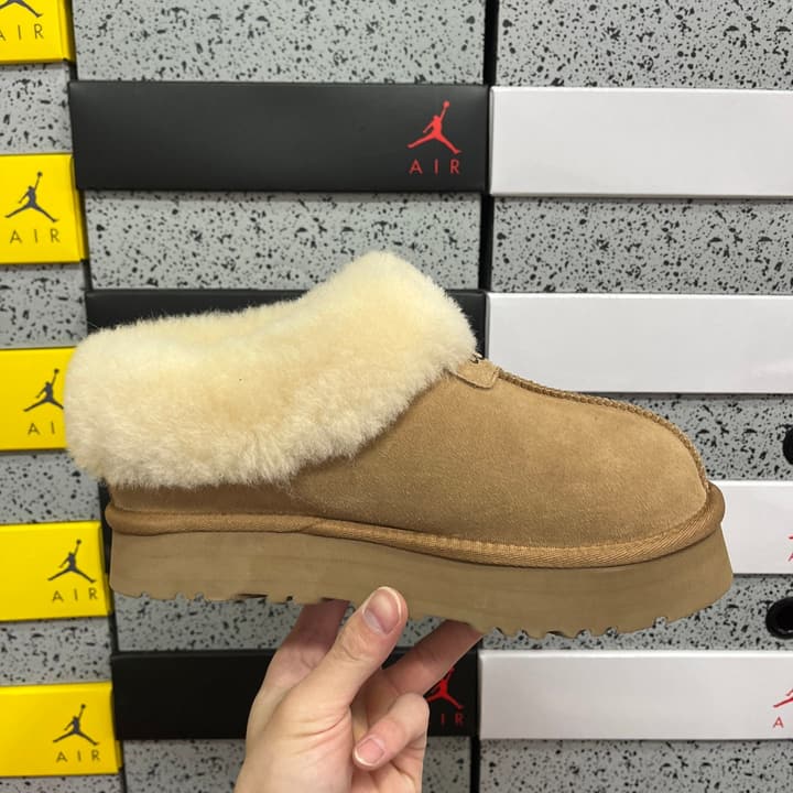 UGG Thick-Soled Low-Cut Fur Snow Boots in Olive Suede Patterned Trim