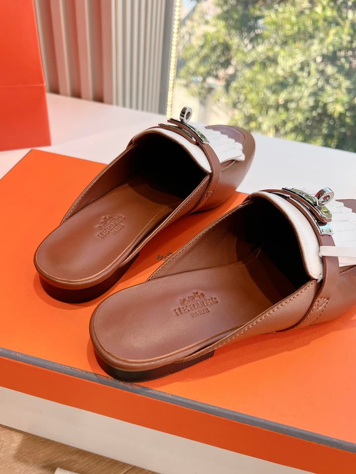 Hermès Calfskin Mules – 25SS/FW Collection in Black Embossed Leather With Silver Hardware