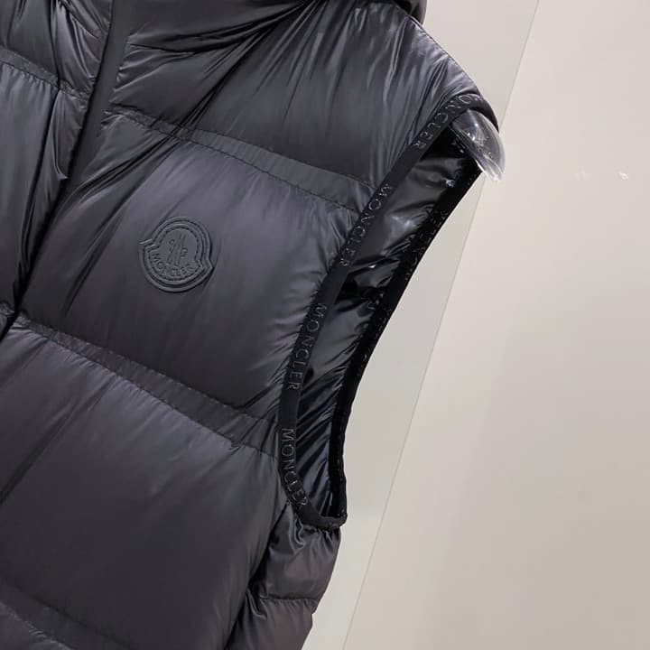 Moncler Goose Down Puffer Jacket – 2025FW in Dark Navy Hooded Vest