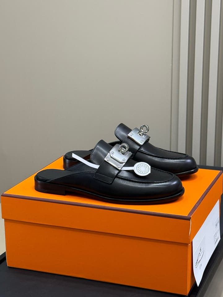 Hermes Kelly Wide Buckle Mules – 2025 Collection in Black