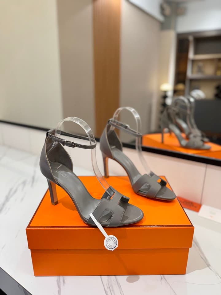 Hermès Classic Smooth Cowhide Pumps – 9cm in Caramel Brown