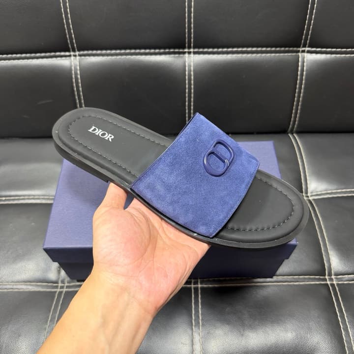 Dior Men's Pebbled Leather and Suede Slides – Spring/Summer Collection 2025 in Black Pebbled Leather Cross Strap
