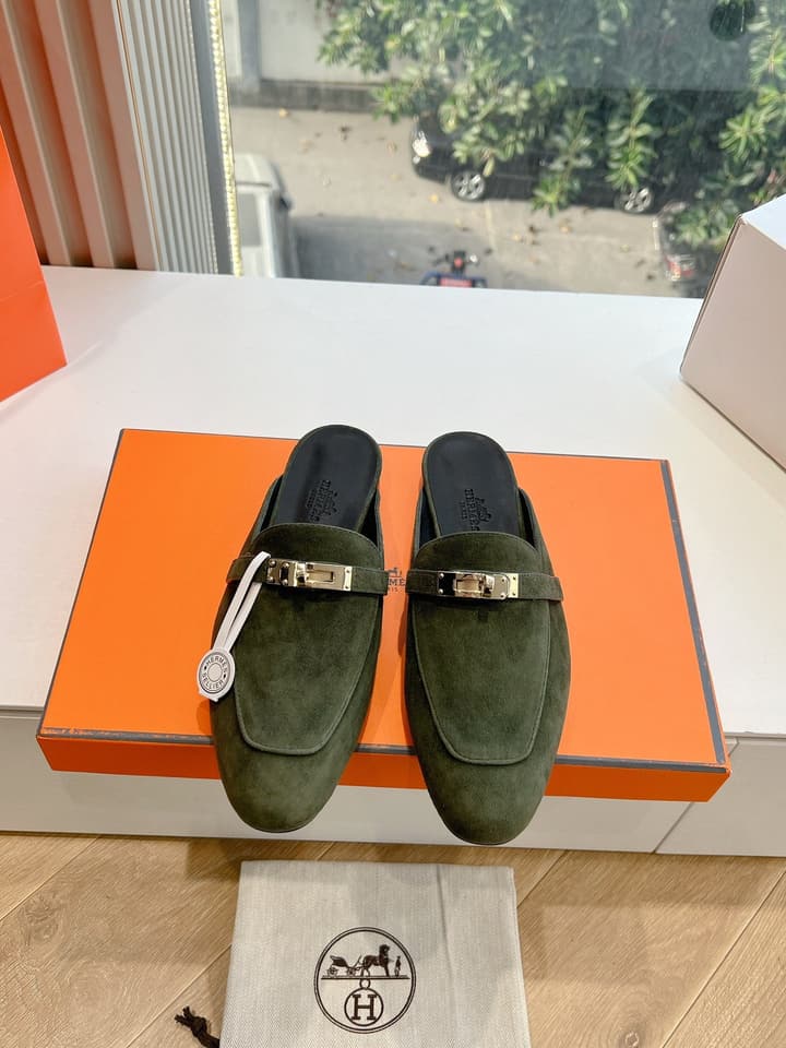 Hermès Mules Loafers – 2025 Spring/Autumn Collection in Dark Green Suede