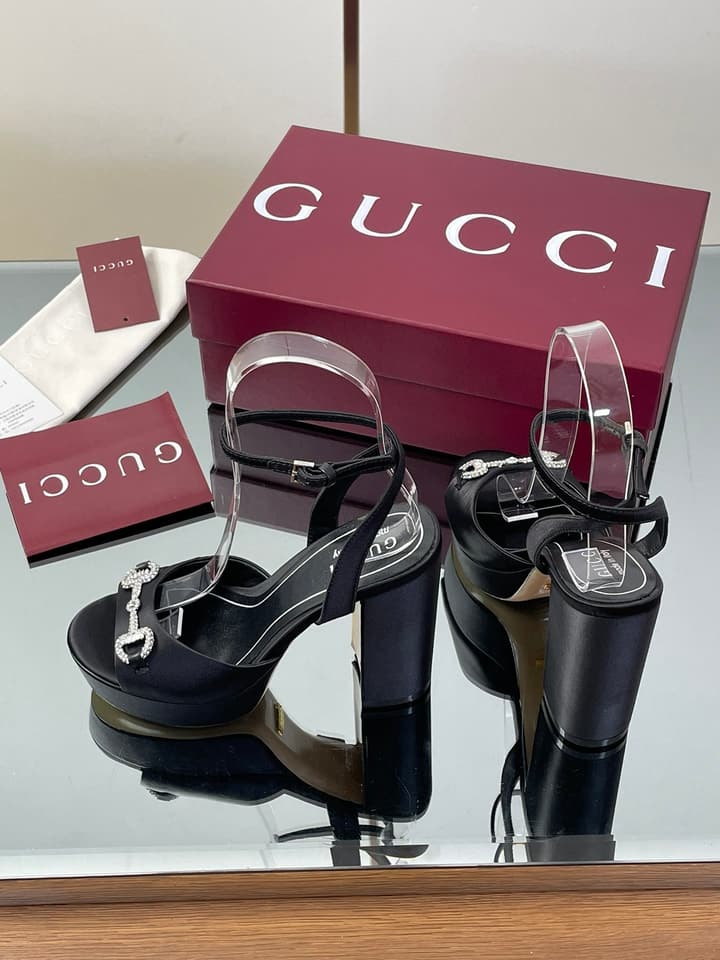 Gucci Platform Rhinestone Horsebit Sandals – Spring/Summer Collection – 2025 in Black Patent