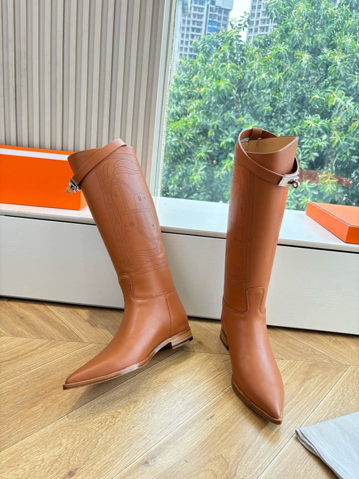 Hermès Classic Knee-High Boots – 2025 Autumn/Winter Collection in Two-tone Tan And Cream