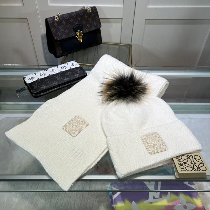 Loewe Classic Hat and Scarf Set in Cream Plain