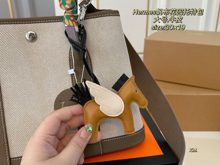 Hermès Canvas Garden Tote Bag in Light Canvas With Earth Tone Scarf