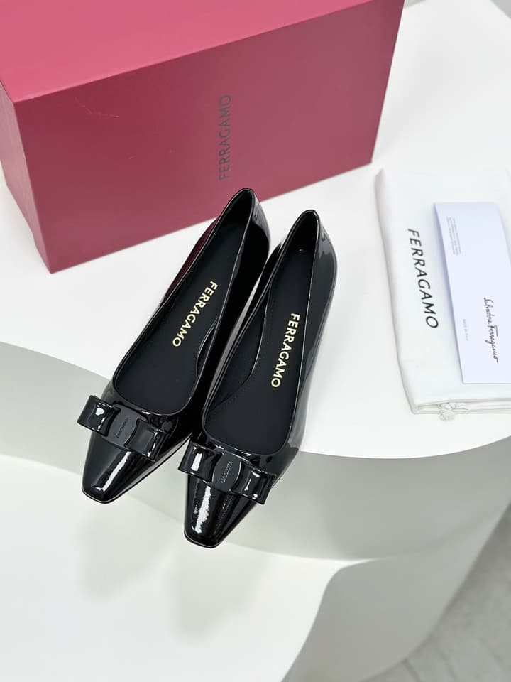 Ferragamo Vara Patent Leather Square Toe Pumps in Black Patent Leather (1cm Heel)