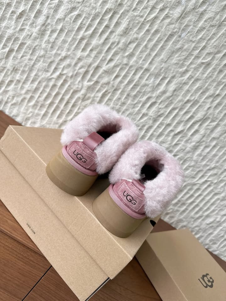 UGG Sheepskin Fur-Lined Slippers – Autumn/Winter Collection in Tall Light Pink With Cream Fur
