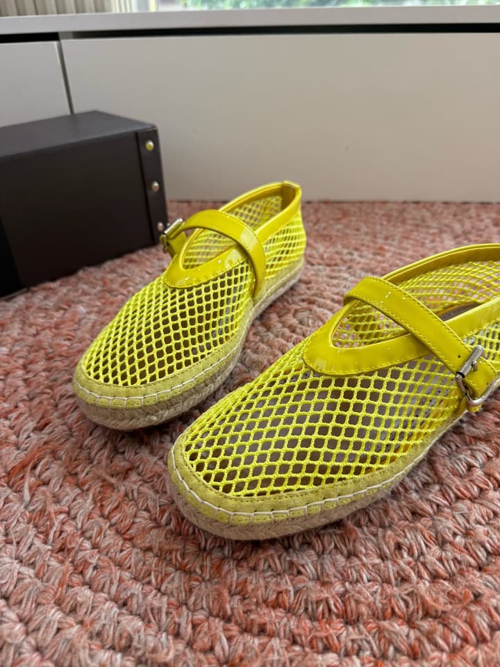 Alaïa Woven Fishnet Mules – 2026 Spring/Summer Collection in Beige