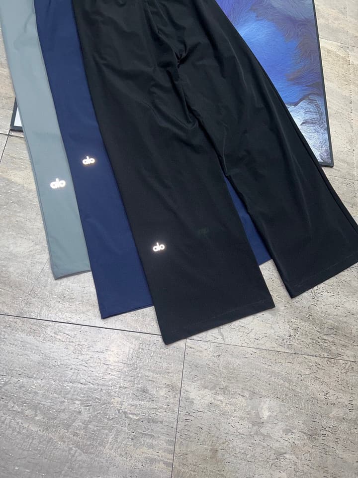 Alo Yoga Suit Up High-Waist Wide-Leg Trousers in Black
