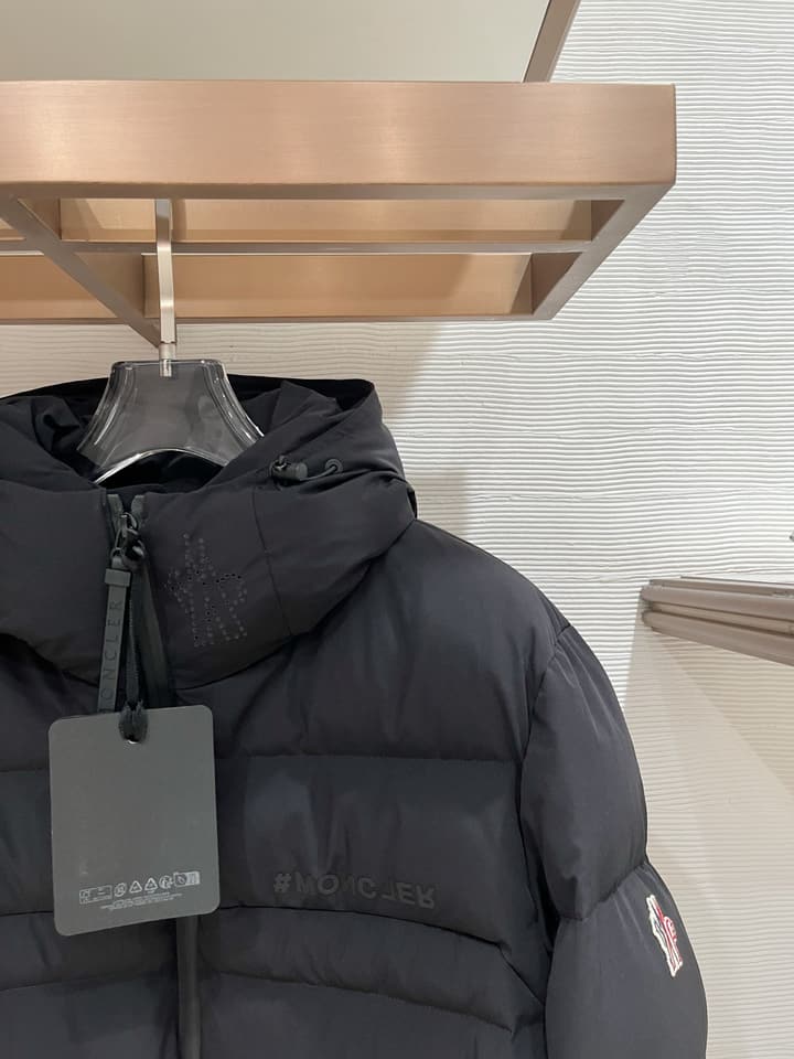 Moncler Designer Down Puffer Jacket – 2025 Collection in Classic Black Down Jacket