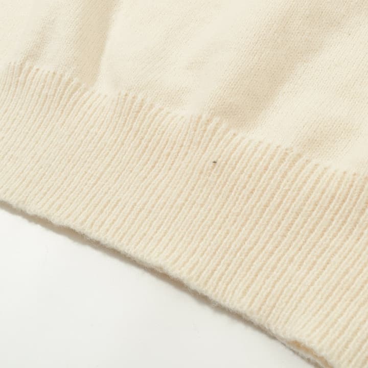 AMI Paris Gold Thread Heart Jacquard Sweater – 24FW Limited Edition in Off-white Gold Heart Knit