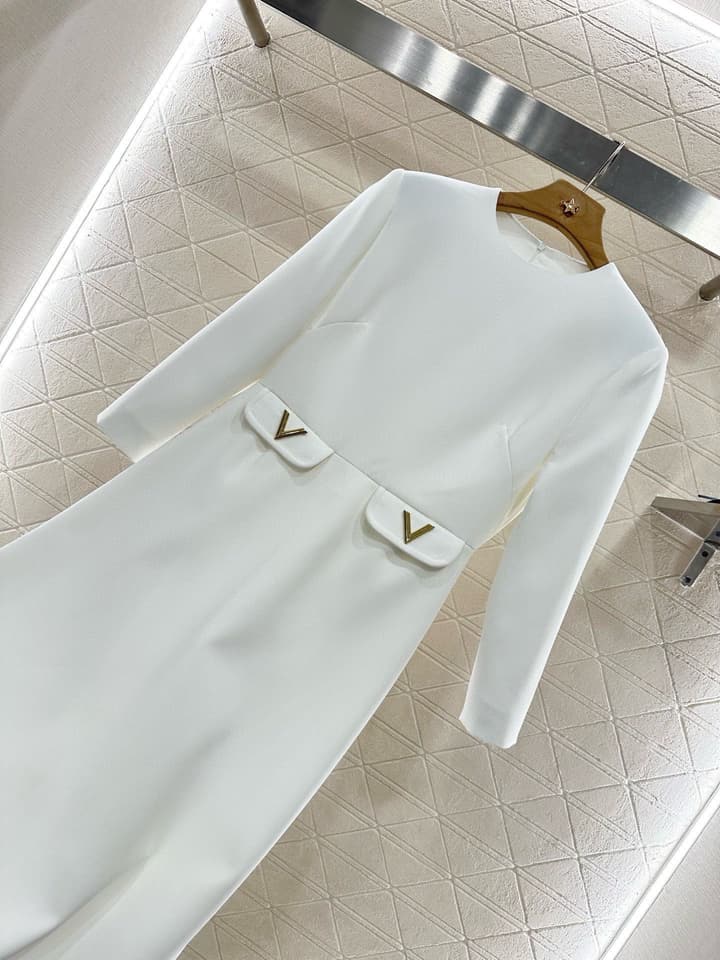 Valentino Acetate Pocket Maxi Dress – 2025 New Arrival in Classic White