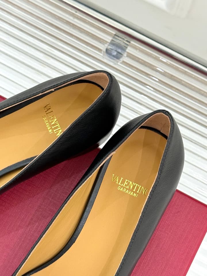 Valentino VLogo Metal Buckle Ballet Flats – 25FW in Charcoal