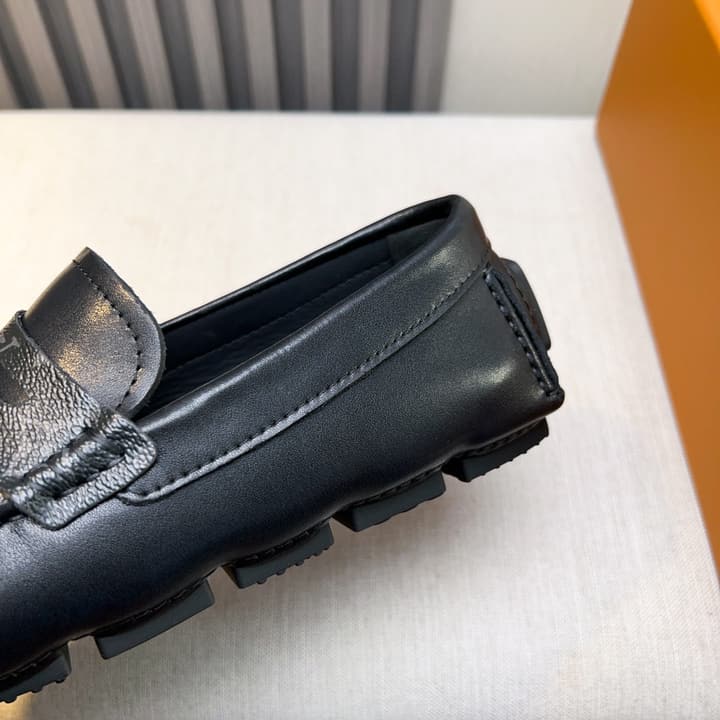 Louis Vuitton Pebbled Leather Driving Shoes in Black Textured Leather