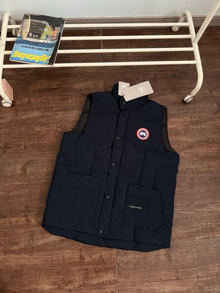 Canada Goose Unisex Down Puffer Vest in Black