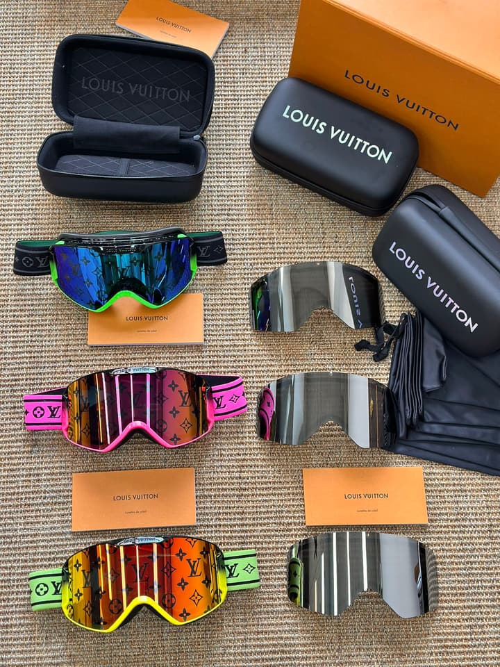 Louis Vuitton Gradient Magnetic Ski Goggles in Blue Green Mirror Lens, Black Strap