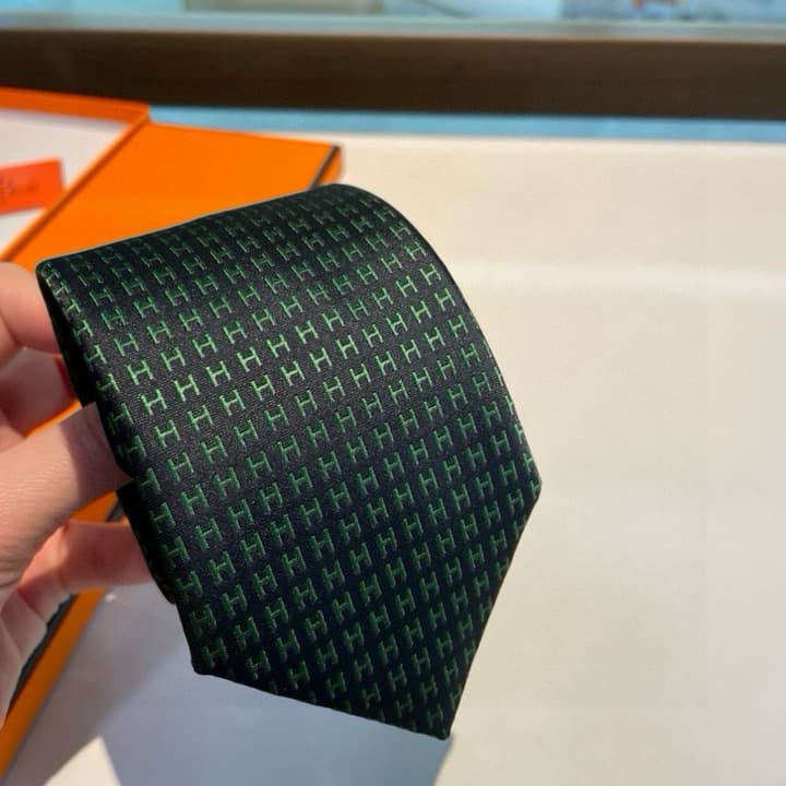 Hermès H-Letter Men's Silk Tie Series in Burgundy Microdot