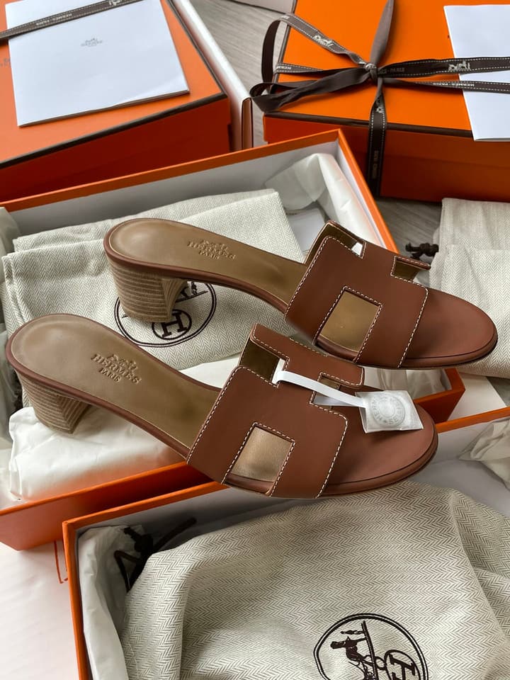 Hermès Classic H Slippers in Cream Leather