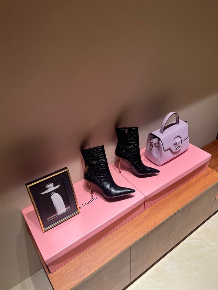 Tom Ford Luxury Metal Heel Ankle Boots in Black Leather