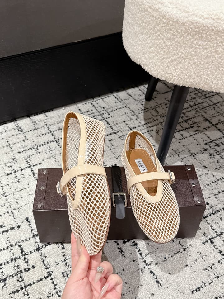 Alaïa Flat Mesh Ballet Flats – 25SS in Golden Beige Mesh