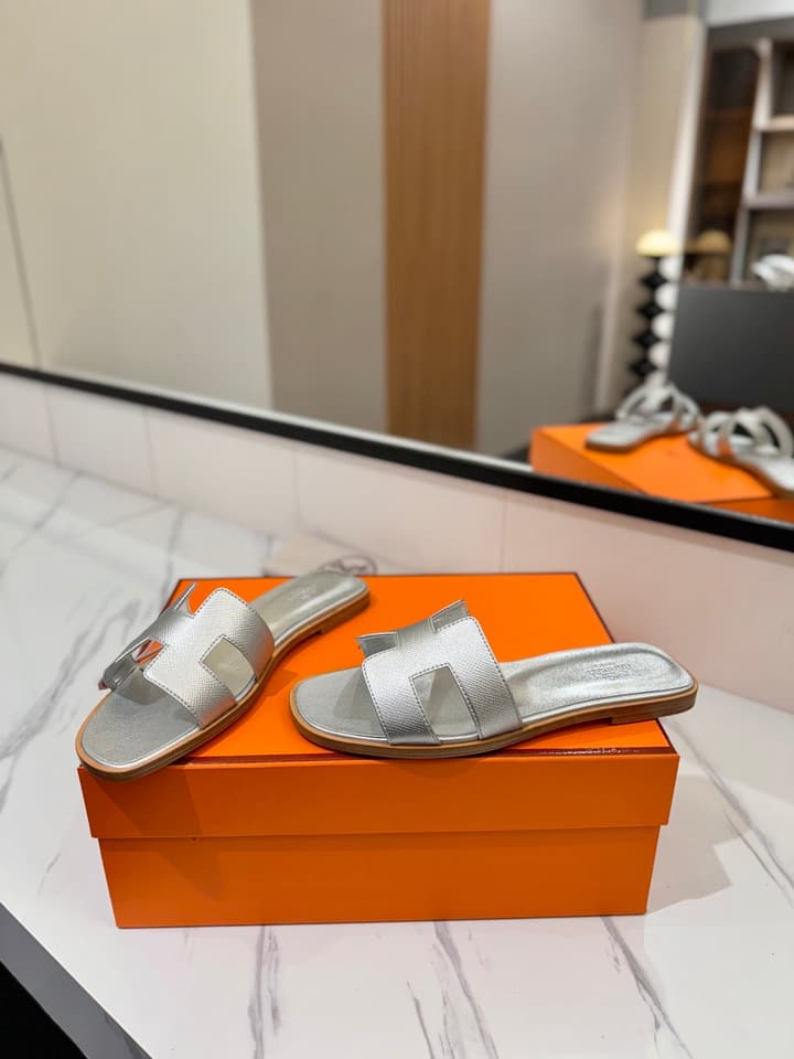 Hermès Classic H Palm Grain Leather Sandals in Black