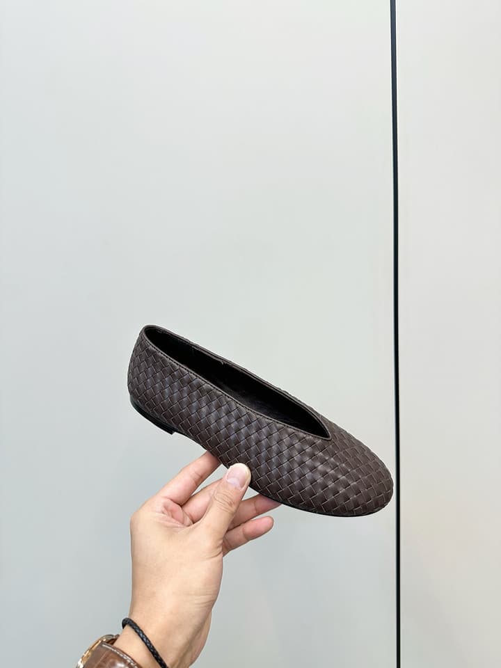 Bottega Veneta 2025 Woven Flat Shoes in Dark Brown