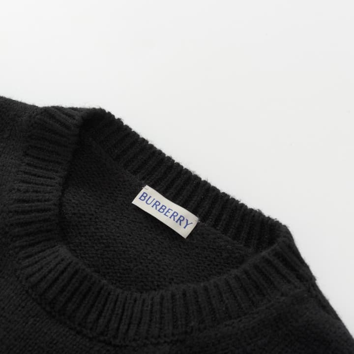 Burberry Equestrian Knight Logo Cashmere Blend Knit Sweater – 25SS in Black