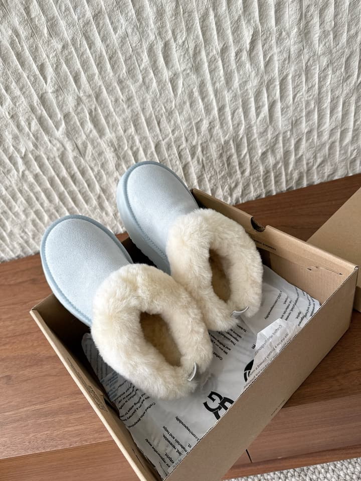 UGG Sheepskin Fur-Lined Slippers – Autumn/Winter Collection in Tall Light Pink With Cream Fur