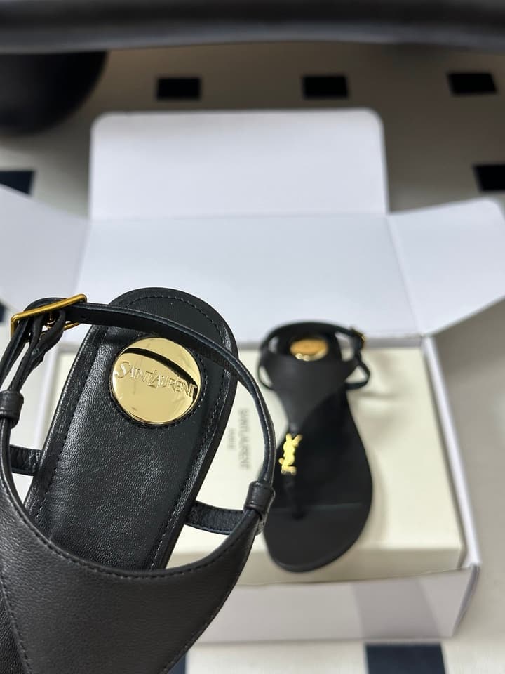 Saint Laurent Classic YSL Logo Flat Sandals – Spring/Summer Collection – 26S in Black