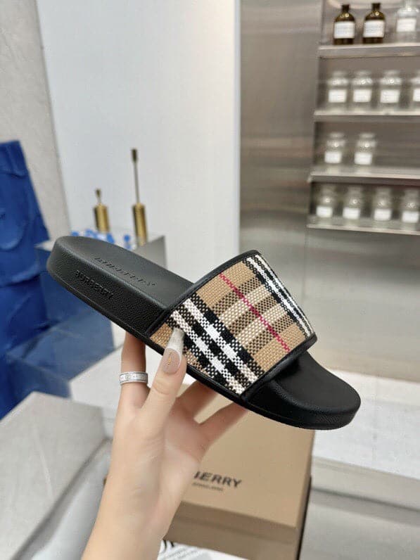 Burberry Kingdom Logo Sandals