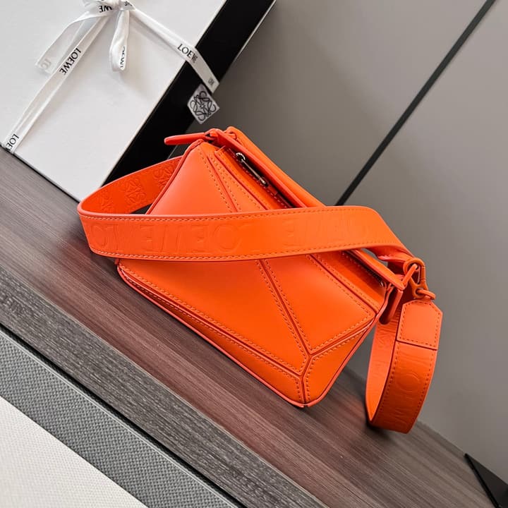 Loewe Puzzle Bag in Black