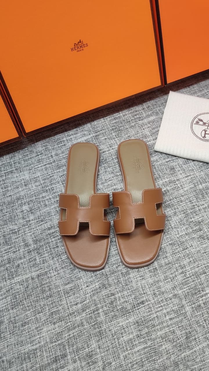 Hermès Premium Leather Flat Slides – 2024 Collection in Black