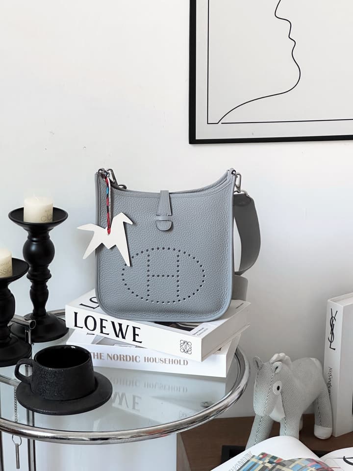 Boutique Selection Soft Leather Shoulder Bag – Puppet Gray