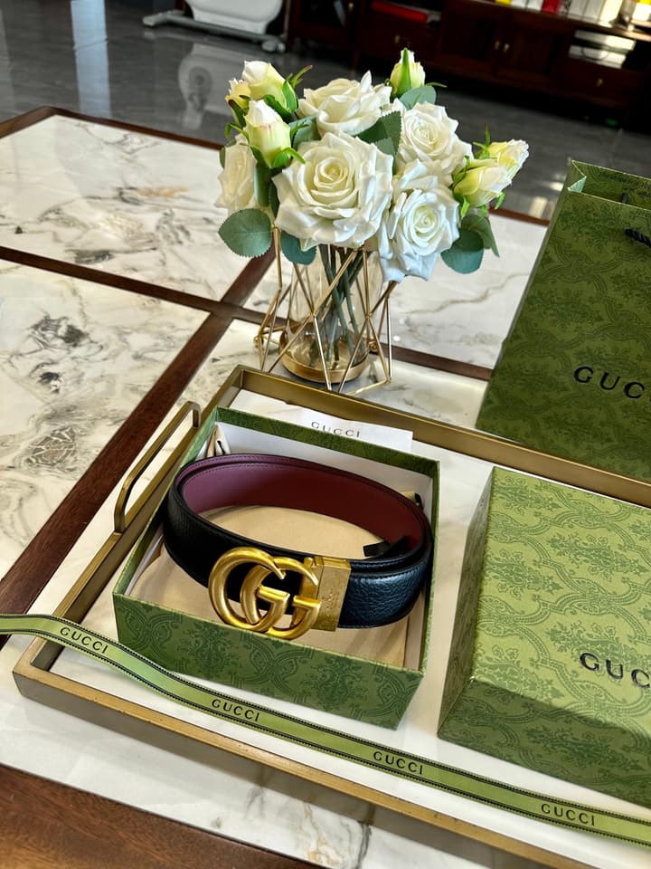 Gucci Leather Belt with Original Brass Buckle in Black Leather With Gold Buckle