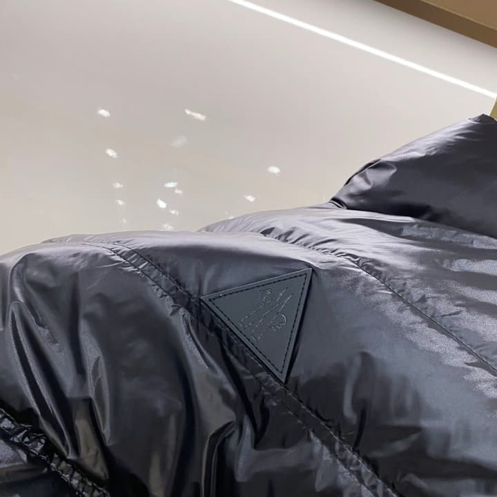 Moncler Goose Down Puffer Jacket – 2025FW in Deep Navy Vest