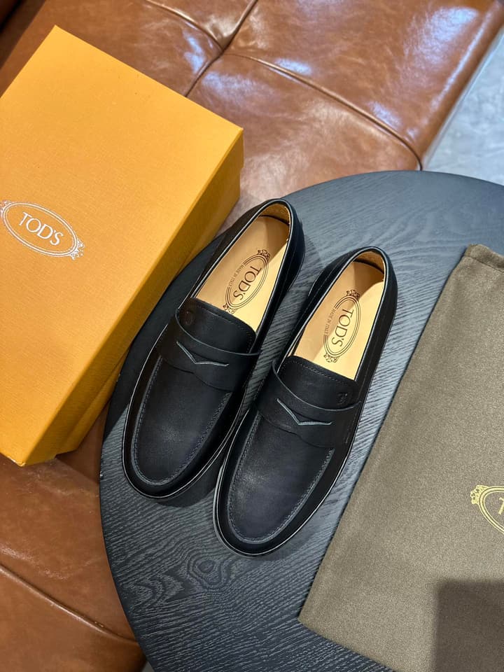 Tod's Gommino Calfskin Loafers in Charcoal Suede