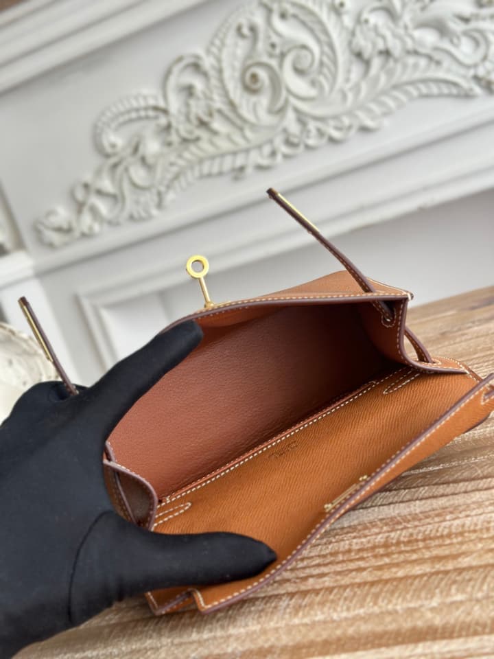 Hermès Kelly Mini Handbag in Black Gold Hardware