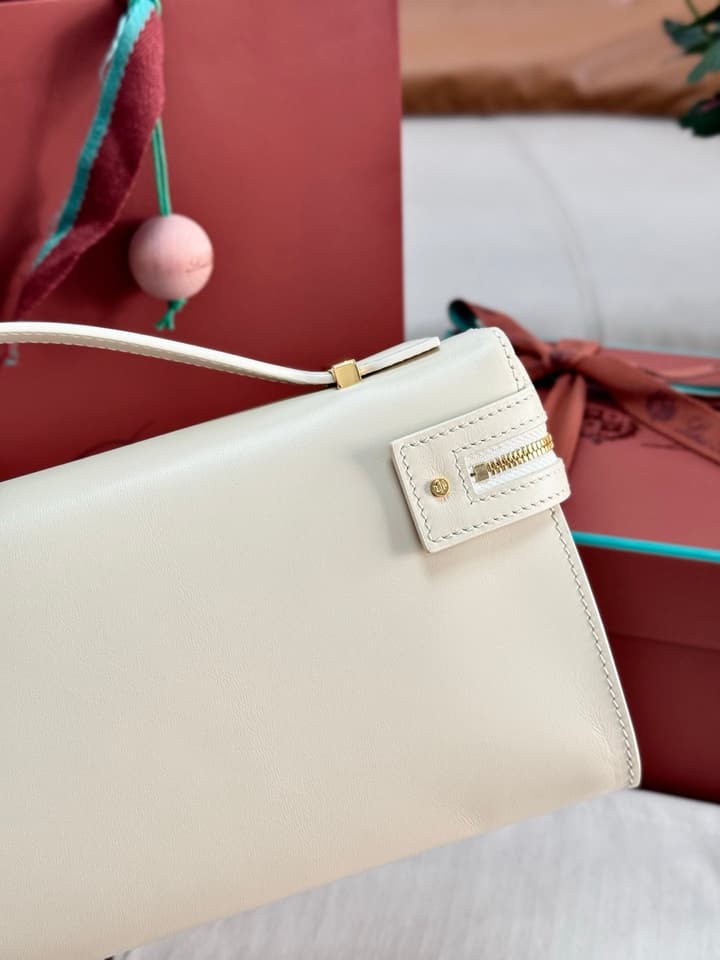 Loro Piana Extra Clutch L29 in Off-white Calfskin Clutch