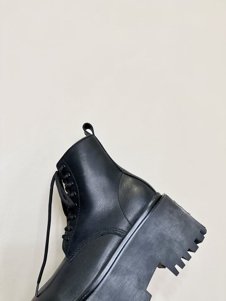Balenciaga Platform Lace-Up Martin Boots – 25SS