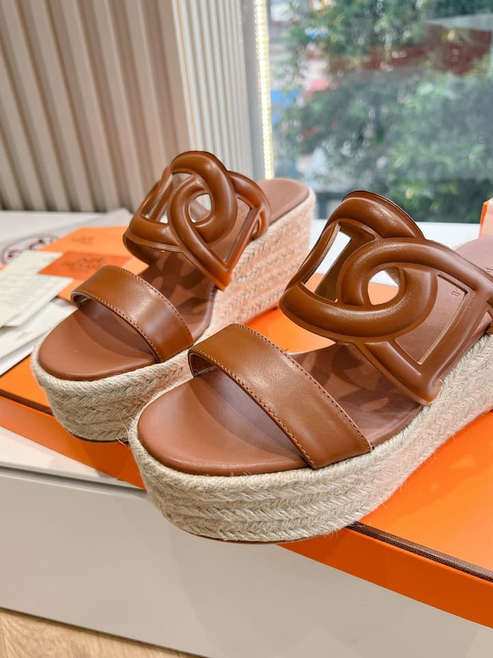 Hermès Wedge Sandals – Spring/Summer 2024 Collection in Black