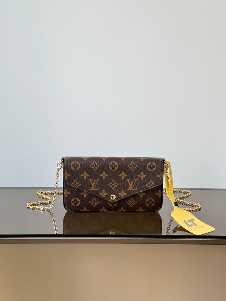Louis Vuitton Pochette Felicie Monogram Chain Bag in Monogram Canvas With Pink Interior