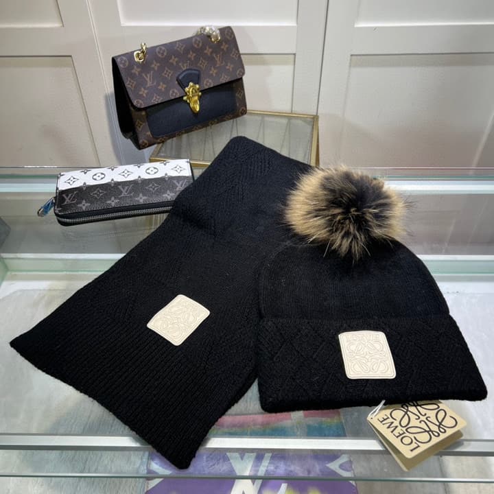 Loewe Classic Hat and Scarf Set in Cream Plain