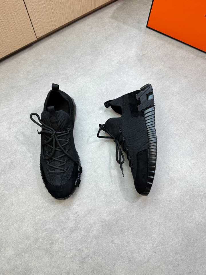 Hermès Casual Sports Sneakers in Black With White Laces And Orange Sole