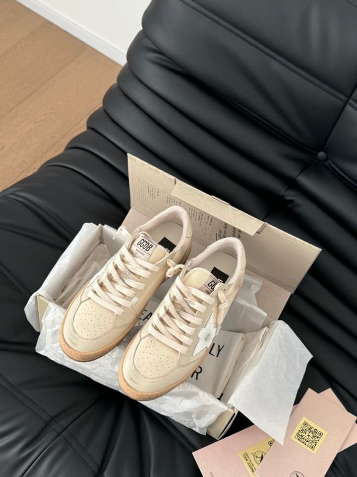 Golden Goose Graffiti Distressed Sneakers – 2024 Collection in Off-white Grey